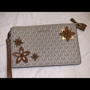 Michael Kors Wristlet
